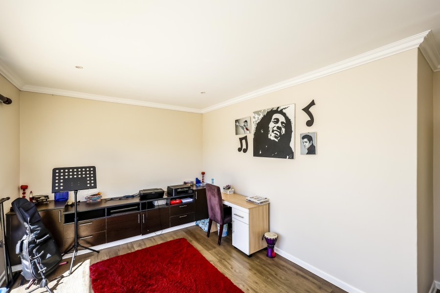 5 Bedroom Property for Sale in Beacon Bay Eastern Cape